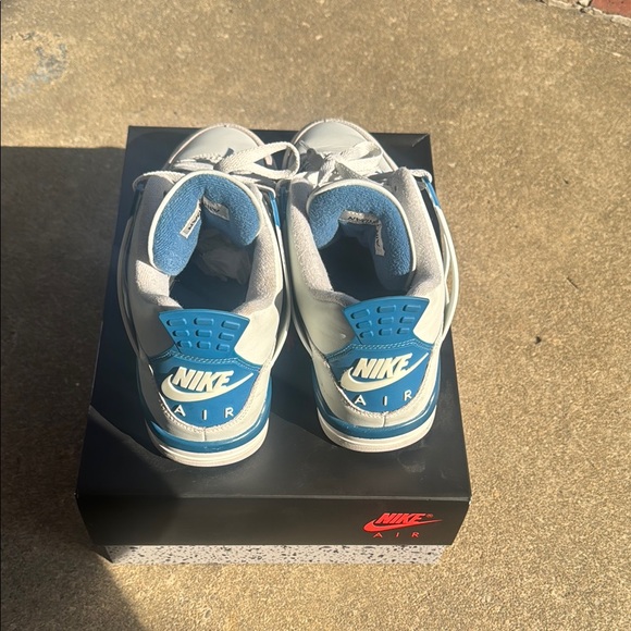 Jordan 4 Retro “Military Blue (2024)” - Picture 4 of 13